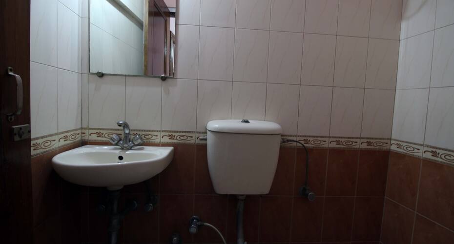 Raj's Cozy Inn, New Delhi 5